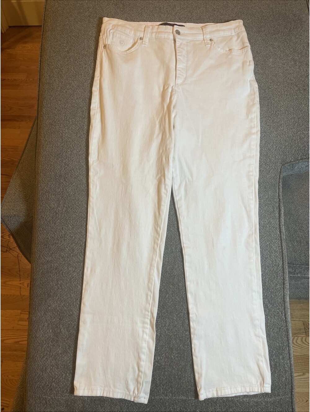 Gloria Vanderbilt Amanda 2.0 Slim Leg Women's size 12 White Denim Jeans